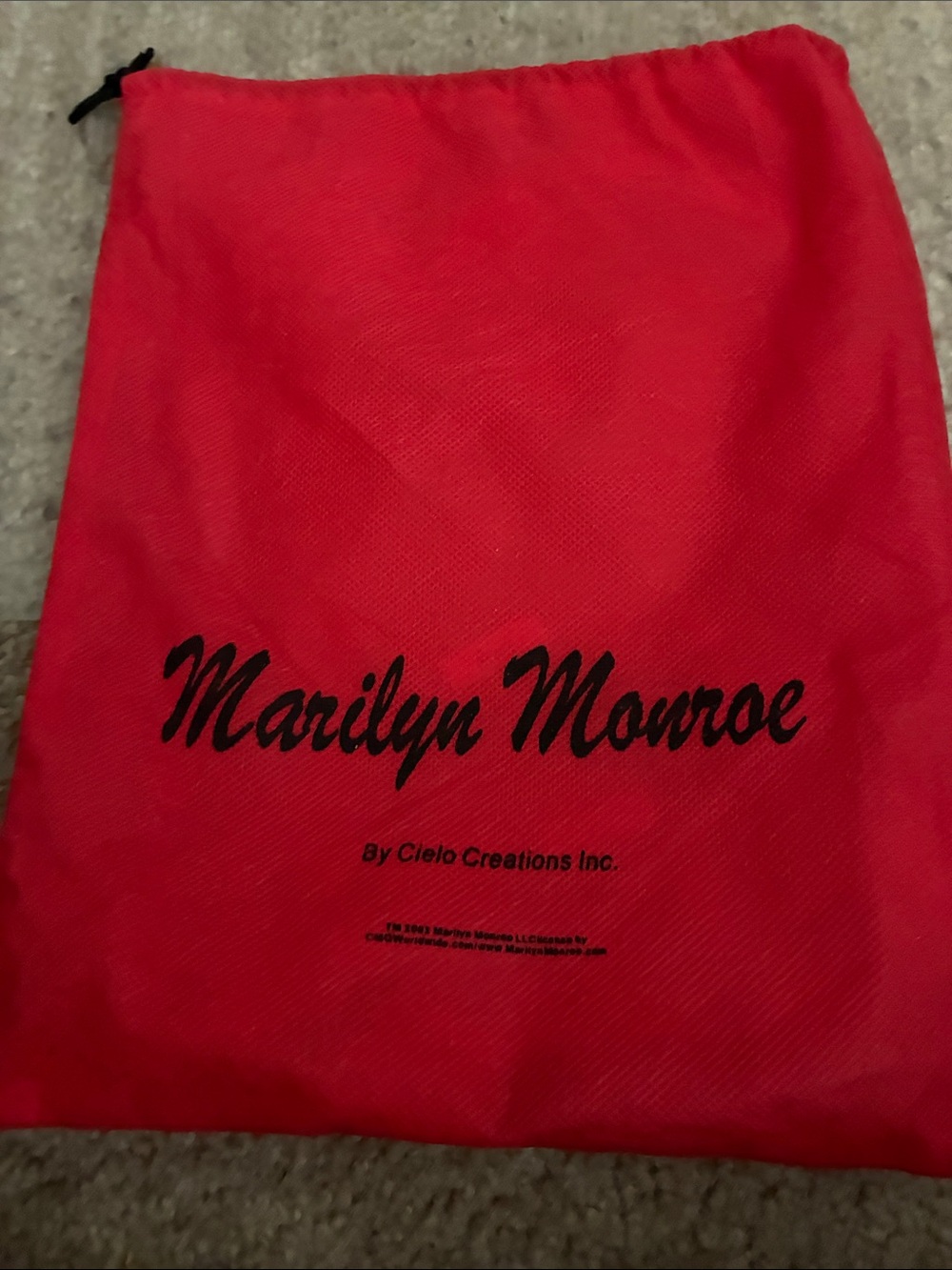 Marilyn Monroe Black & Red Mini Tote with Portrait and dust bag - Picture 5 of 7
